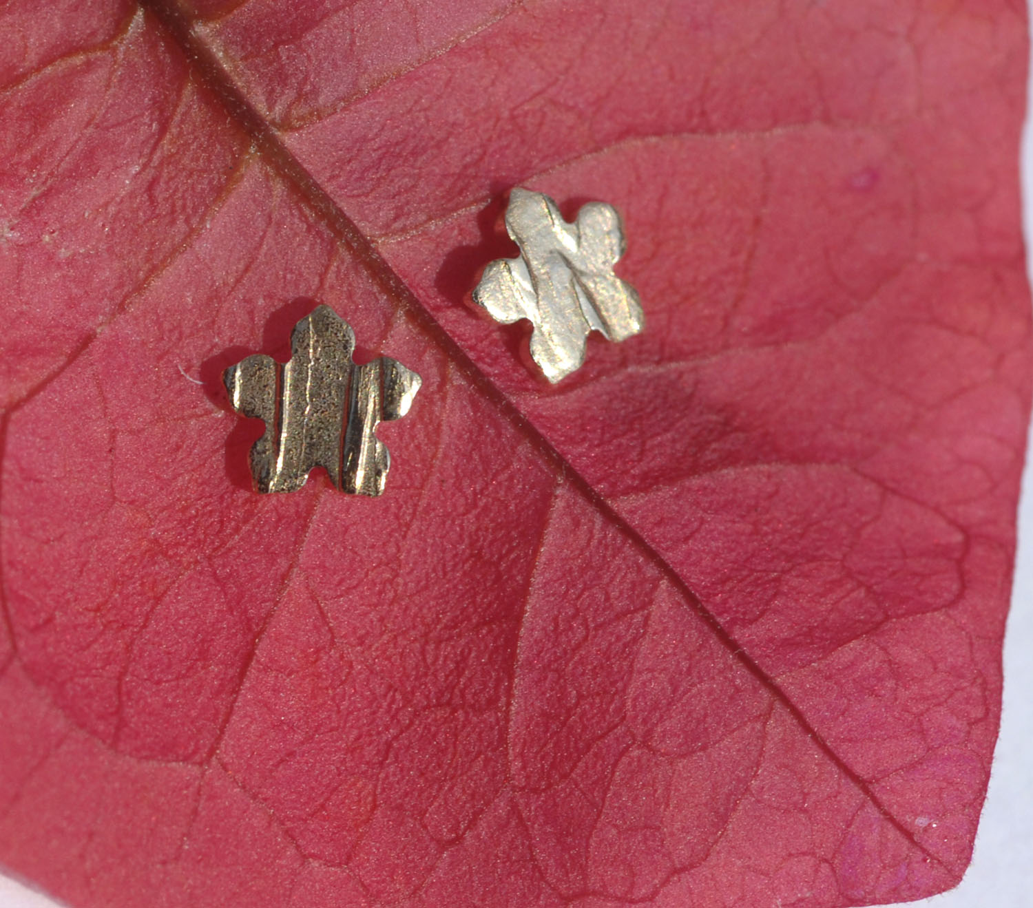 Textured Stripes - Tiny metal Flower Pointed blanks 4.2mm